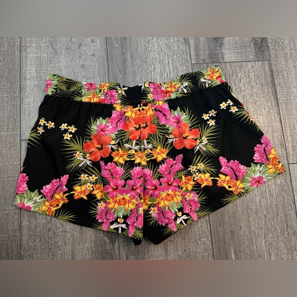 Element Shorts - Picture 2 of 3